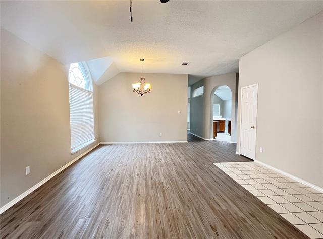 Photo - 15 Heritage Way