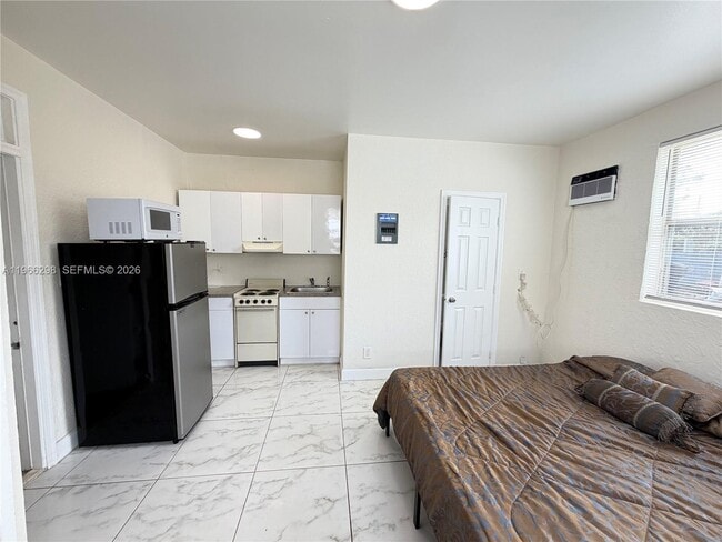 Photo - 912 NW 9th Ave Unidad 9