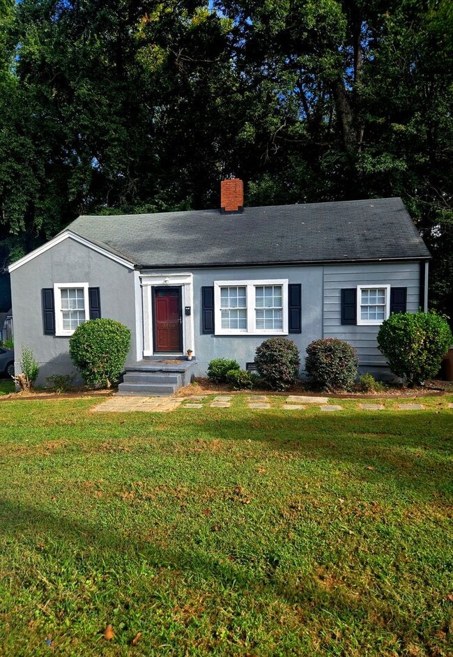 Building Photo - Vintage Charmer for Rent in Lindley Park!