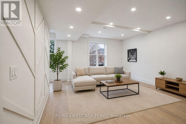 Photo - 202 Perth Ave