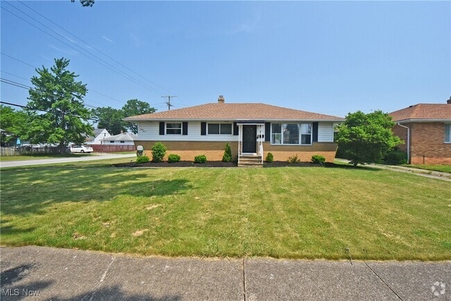 Building Photo - 37 E Meadowlawn Blvd Rental