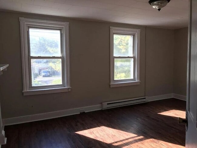 Photo - Dickinson Students & Staff - 3 bedroom!