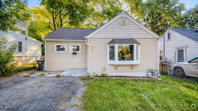 Building Photo - 327 Fairlawn Dr Rental