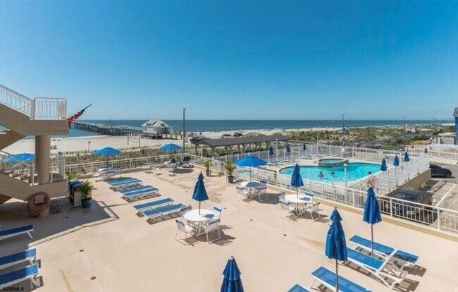 Photo - 6100 Boardwalk Unidad 208