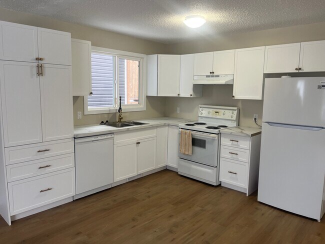 Photo - 4111-4149 49 Ave