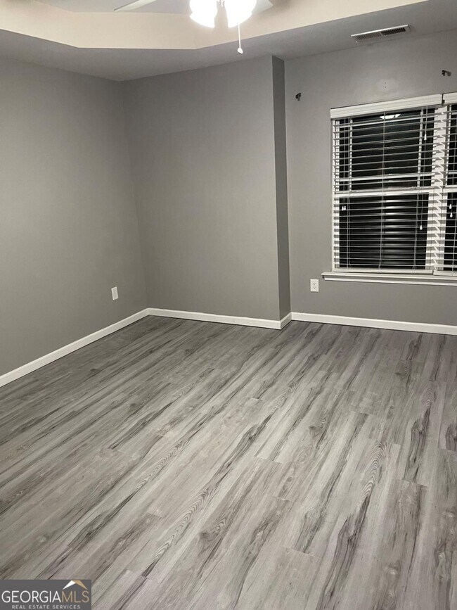 Photo - 331 Oakview Way