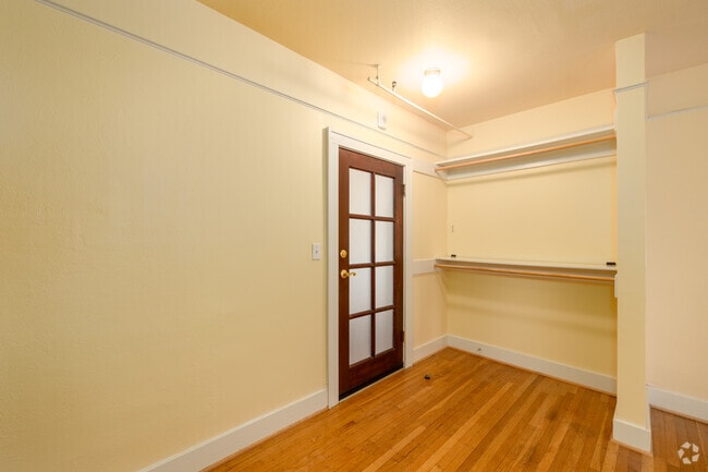 Studio - 415SF