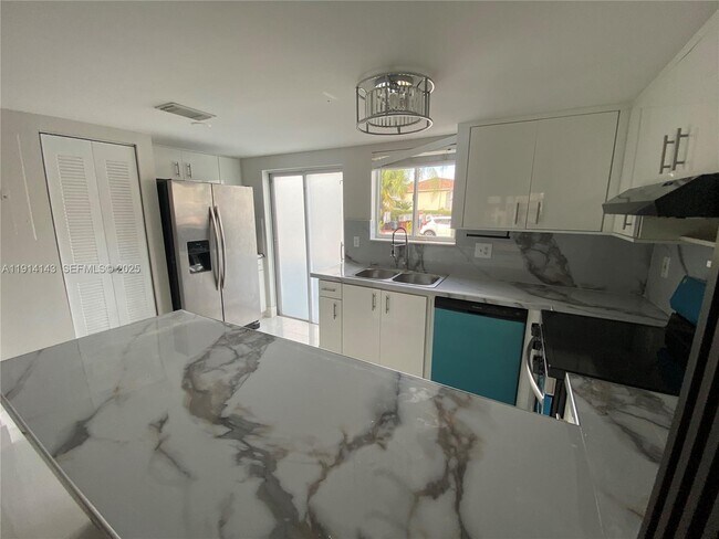 Photo - 431 NW 82nd Ave Unidad 903