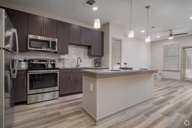 1BR, 1BA - 687SF Kitchen