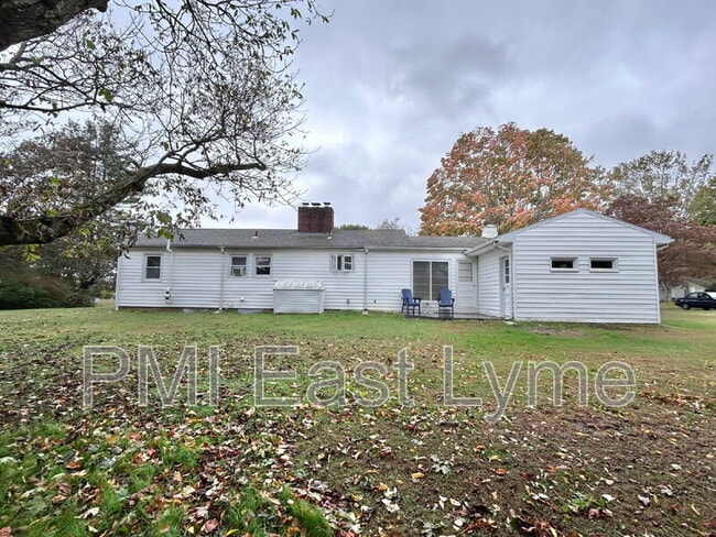 Photo - 22 Whitewood St