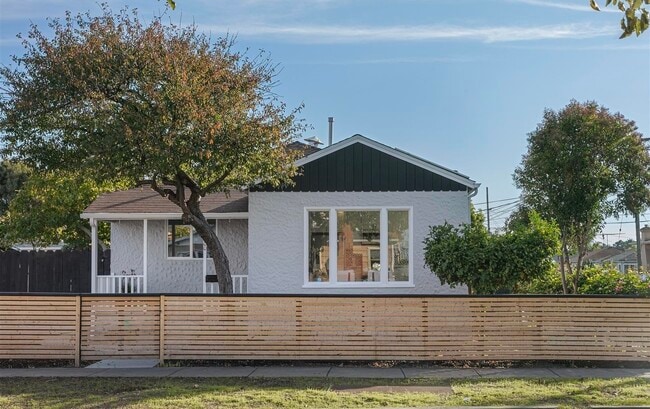Photo - 2000 Garvin Ave