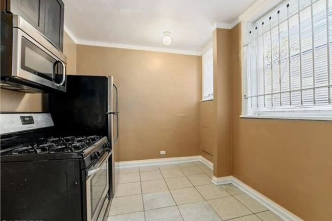 Photo - 1140 W 77th St Unit 3