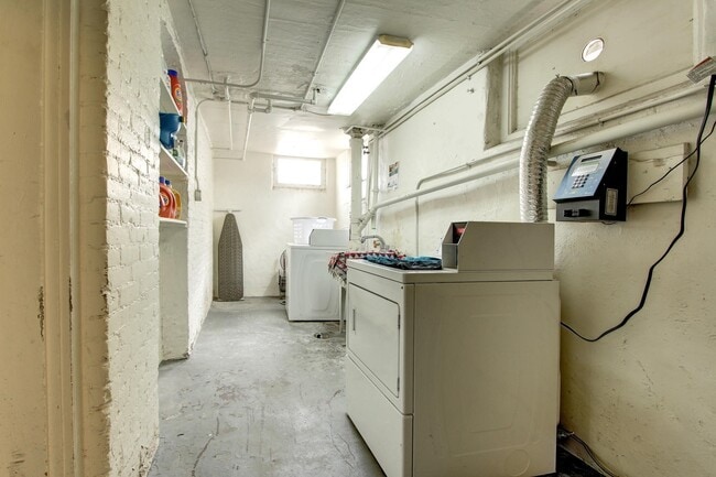 Photo - Spacious 1 Bed 1 Bath Denver Apartment in Capitol Hill! Available August! Unit 4