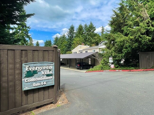 Building Photo - 2 Bed, 2 Bath Garden Condo in Kirkland! Unit K3