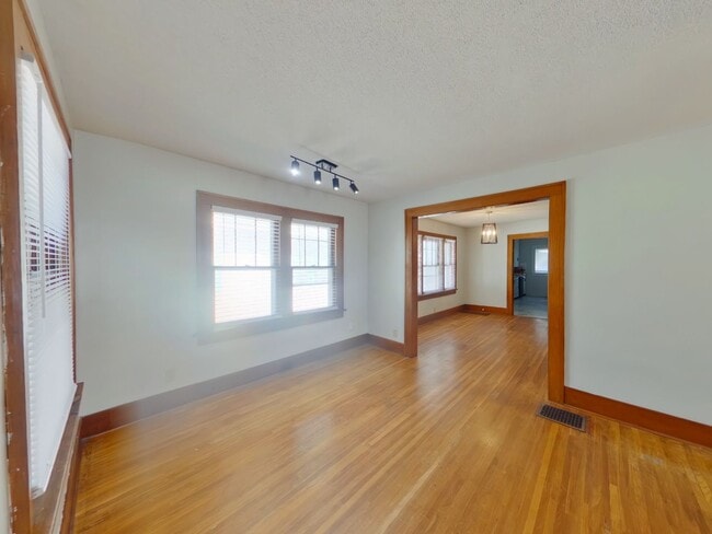 Photo - 334 S Estelle St