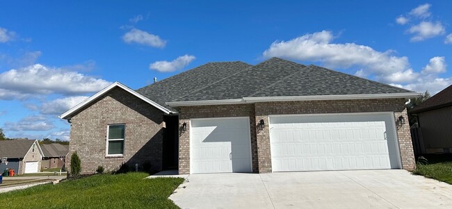 4 bedroom, 3 car garage, home in Willard S... - 4 bedroom, 3 car garage, home in Willard S...