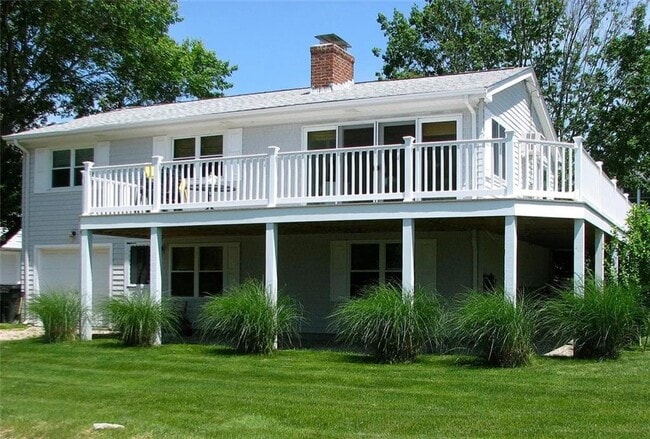 Building Photo - 10 Burbank Ave