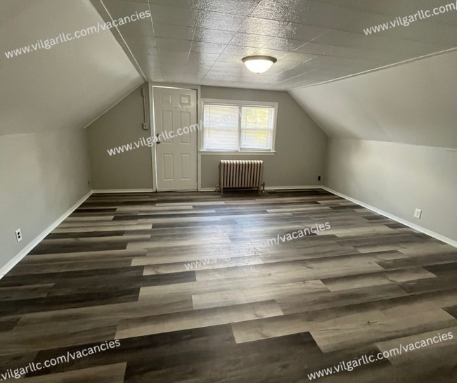 Photo - 1114 Pine St Unidad Upper Apt-1/2 2