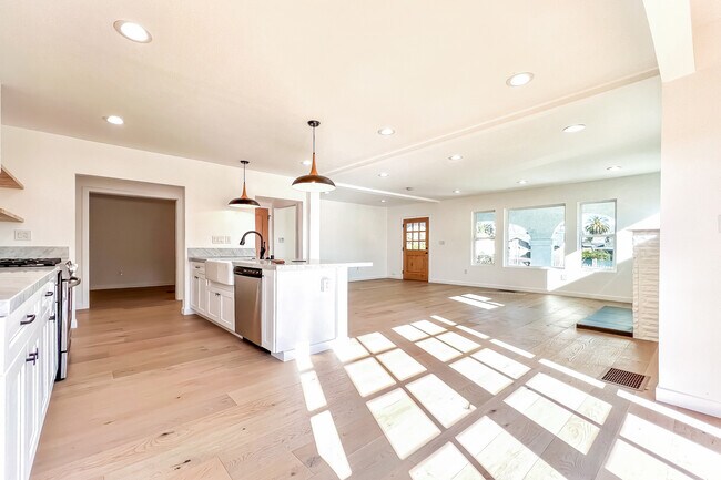 Photo - 103 N Kingsley Dr Apartments