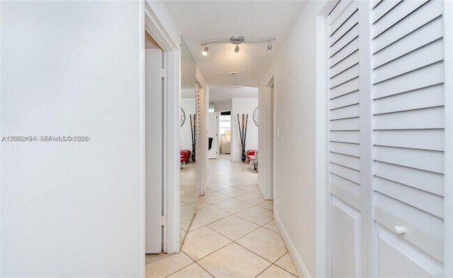 Photo - 905 Brickell Bay Dr Unit 623