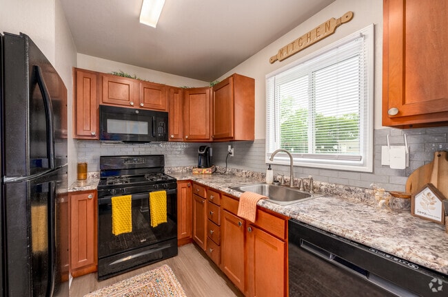 Model - 2BR, 1.5BA - 930SF - Kitchen - Parkview Townhomes