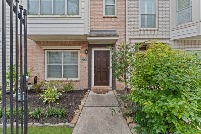 Photo - 2905 Crawford St