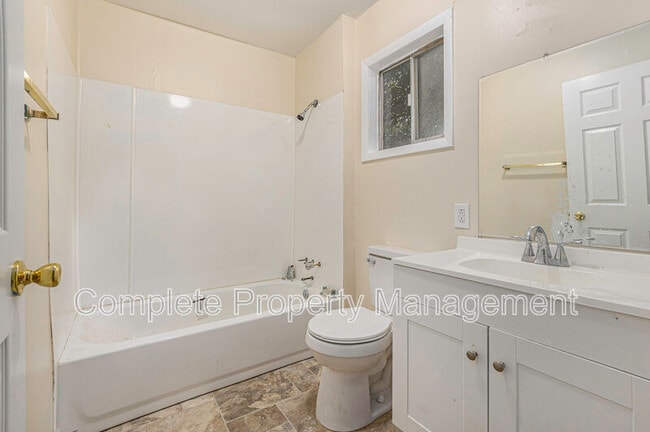 Photo - 18 Center St