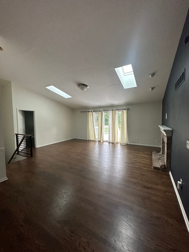 Photo - 4934 Claredon Pl