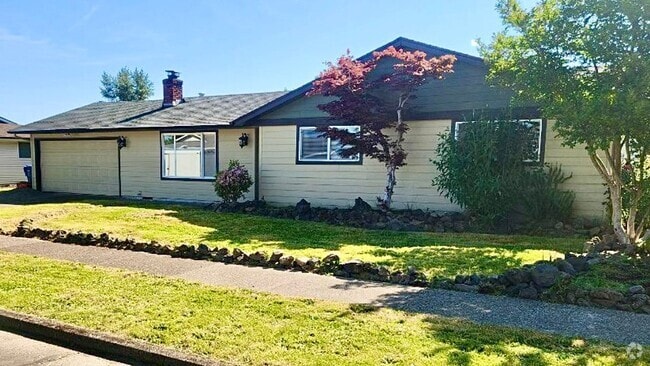 Building Photo - Magnificent 3 Bedrooms, 2 Bathrooms House ...
