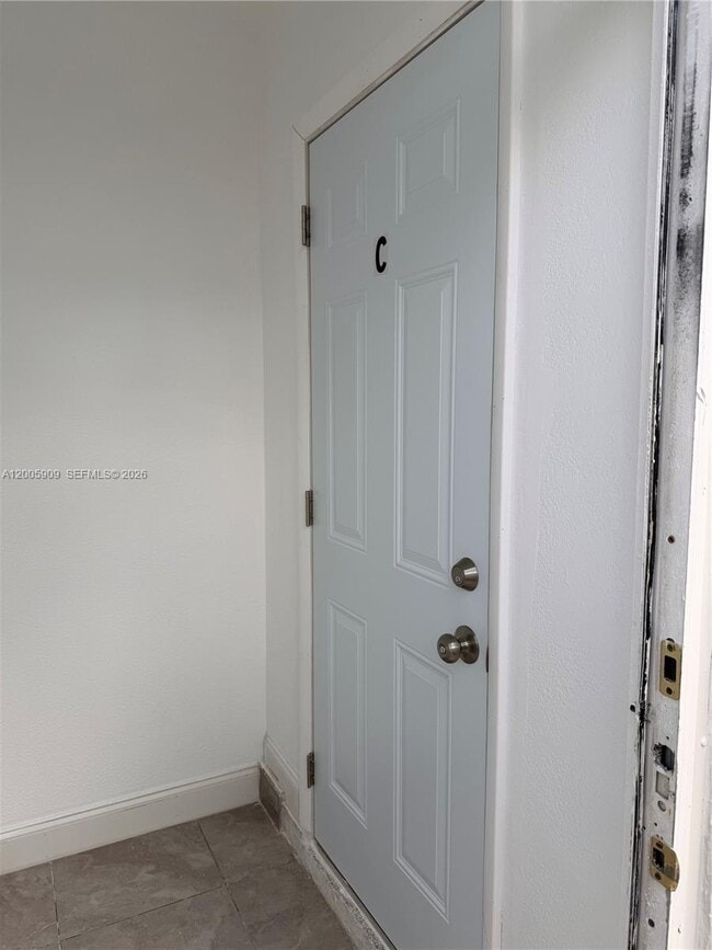 Building Photo - 6613 Evergreen Dr Unit c