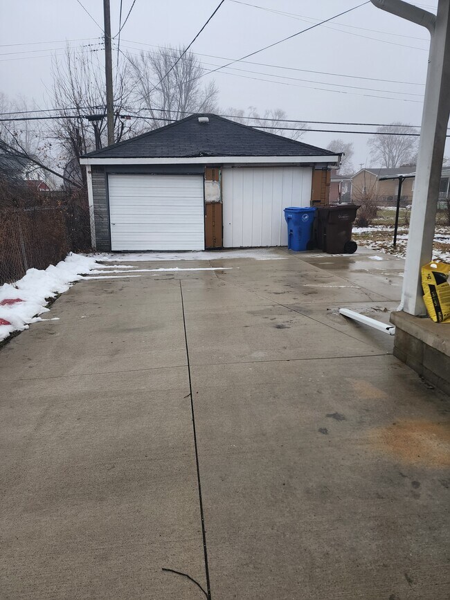 Photo - 26233 Penn St