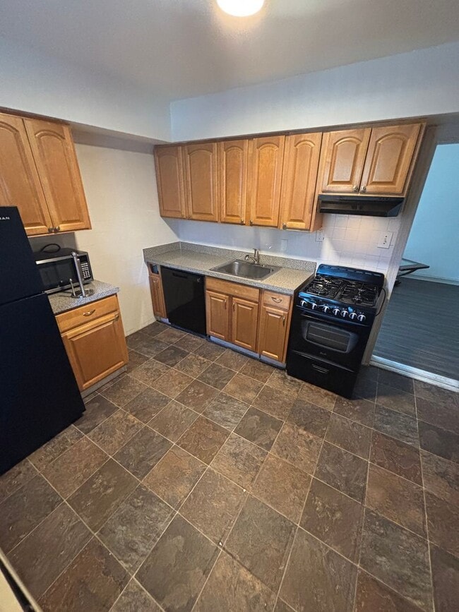 Building Photo - 2817 W Queen Ln Unit C Rental