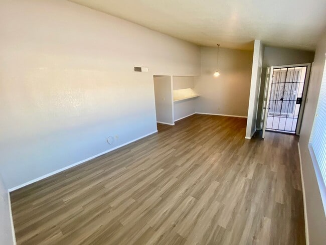 Building Photo - Perfect Tempe Location 2 Bedroom 2 Bath