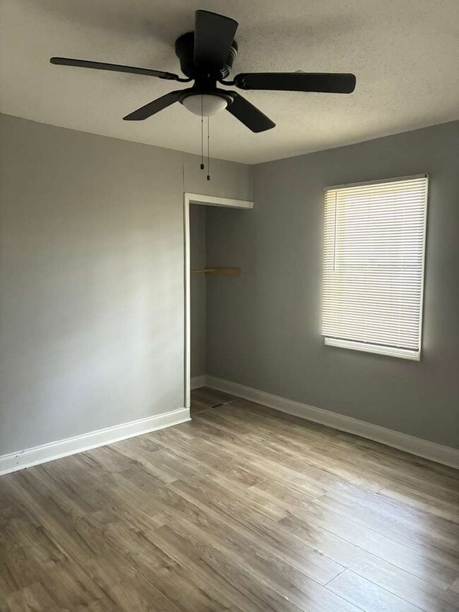 Photo - 3871 Northview Dr