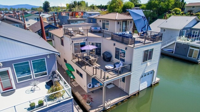 Photo - 18525 NE Marine Dr