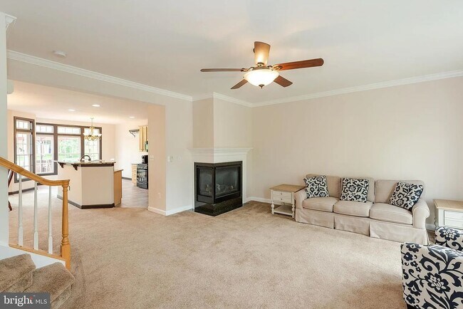 Photo - 10655 Hillingdon Rd