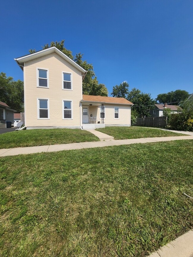 Building Photo - 450 Center Ave Rental