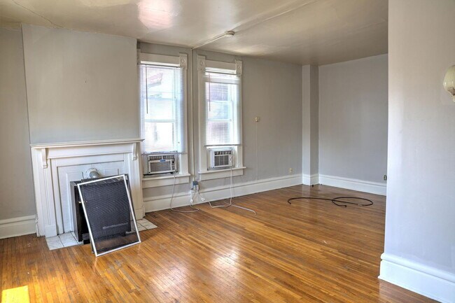 Photo - 250 1/2 W 5th Ave Unidad Front