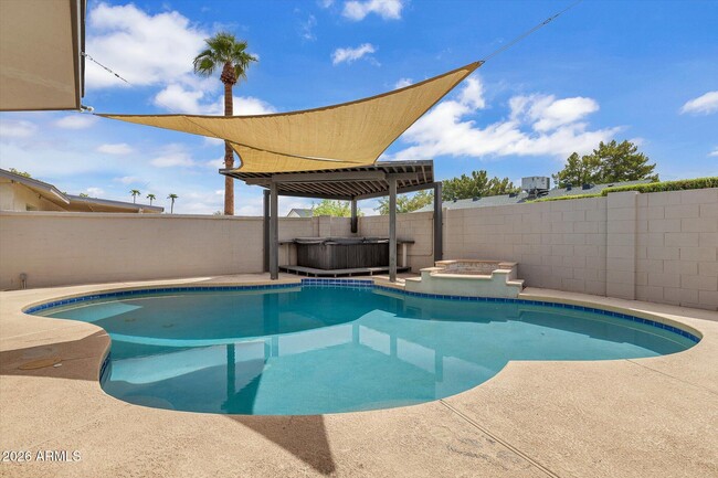 1627 E Fremont Dr