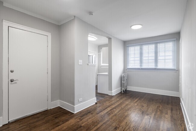 2BR, 1BA - 850SF - Living Room