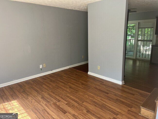Photo - 2561 Lewfield Cir SE