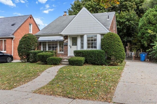 Photo - 8038 Riverdale St