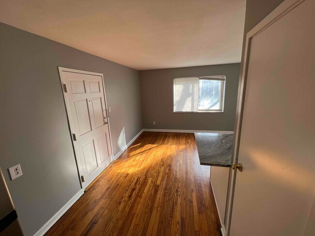 Photo - 2519 Indianola Ave Unidad A