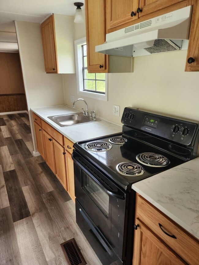 Photo - 908 Bernard Ln