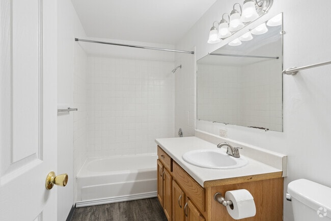 3BR, 1BA - 1,260SF - Bathroom