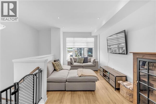 Photo - 461 Blackburn Dr