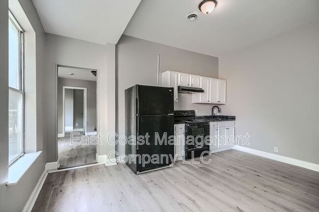Building Photo - 332 S Franklintown Rd Unit 2