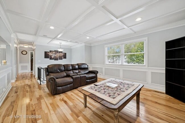 Building Photo - 4 bedroom in Naperville IL 60563 Rental