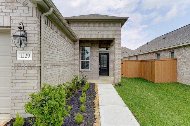Photo - 1229 Red Hills Dr