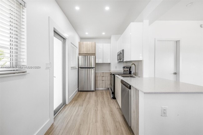 Photo - 415 SE 3rd Ave Unidad 6